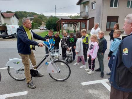 2. Otvoritev postaje za avtomatsko izposojo električnih koles v Mačkovcih.